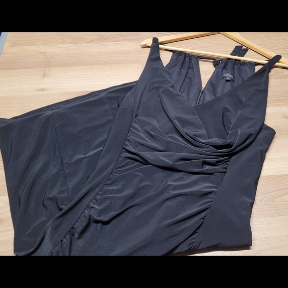 Ladies Black Le Chateau Dress - Picture 4 of 4